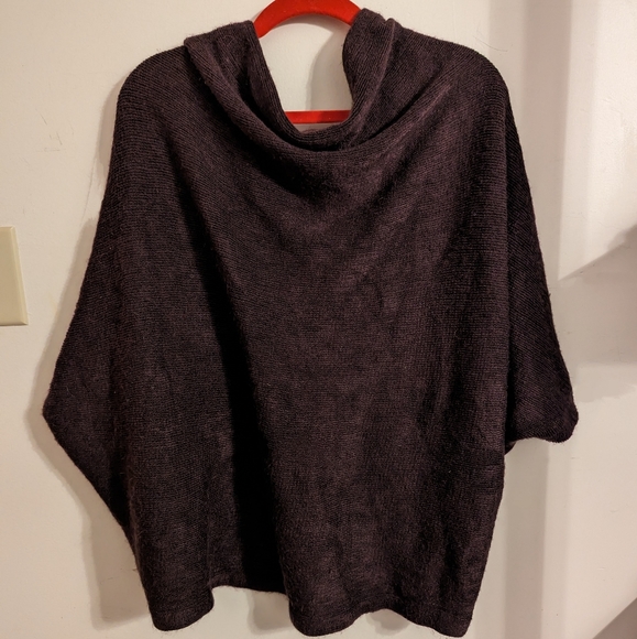Woman's Loose fitting batwing shrug - Picture 2 of 6